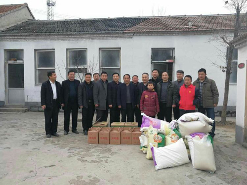 泰安市餐饮行业在保障贫困群众“过暖冬”“过好年”的走访慰问活动
