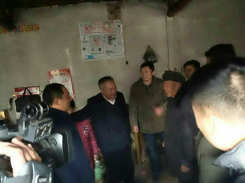 泰安市餐饮行业在保障贫困群众“过暖冬”“过好年”的走访慰问活动