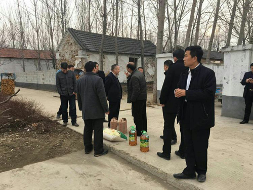 泰安市餐饮行业在保障贫困群众“过暖冬”“过好年”的走访慰问活动